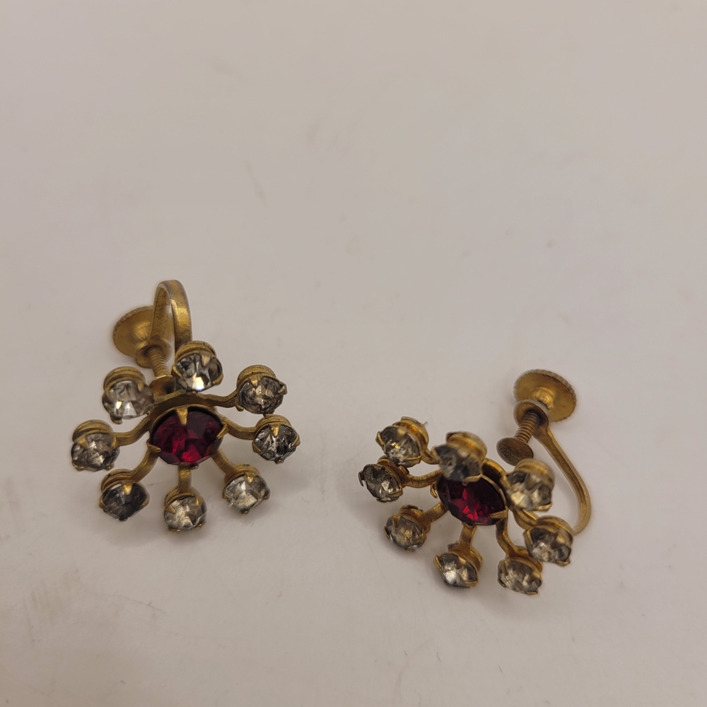 Vintage 1930's Bugbee & Niles Co. Hallmarked Ruby Red Rhinestone Screwback